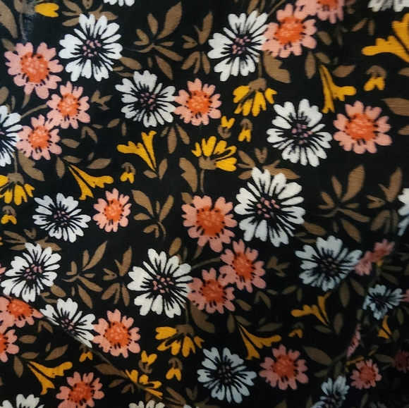 The Loft size Medium floral ruffle cap sleeve top. - Picture 5 of 6